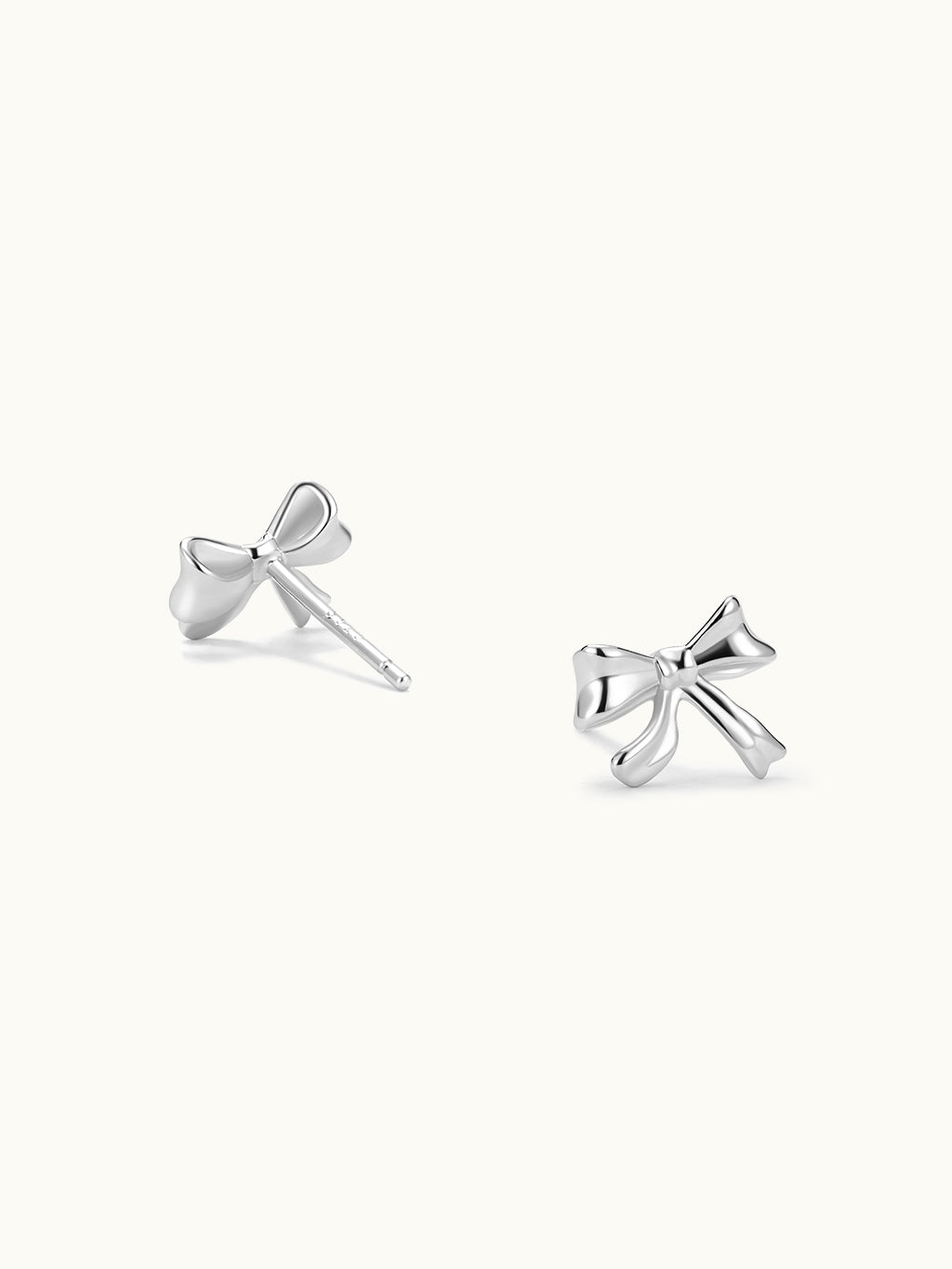 Tiny Shiny Bow Stud Ohrringe