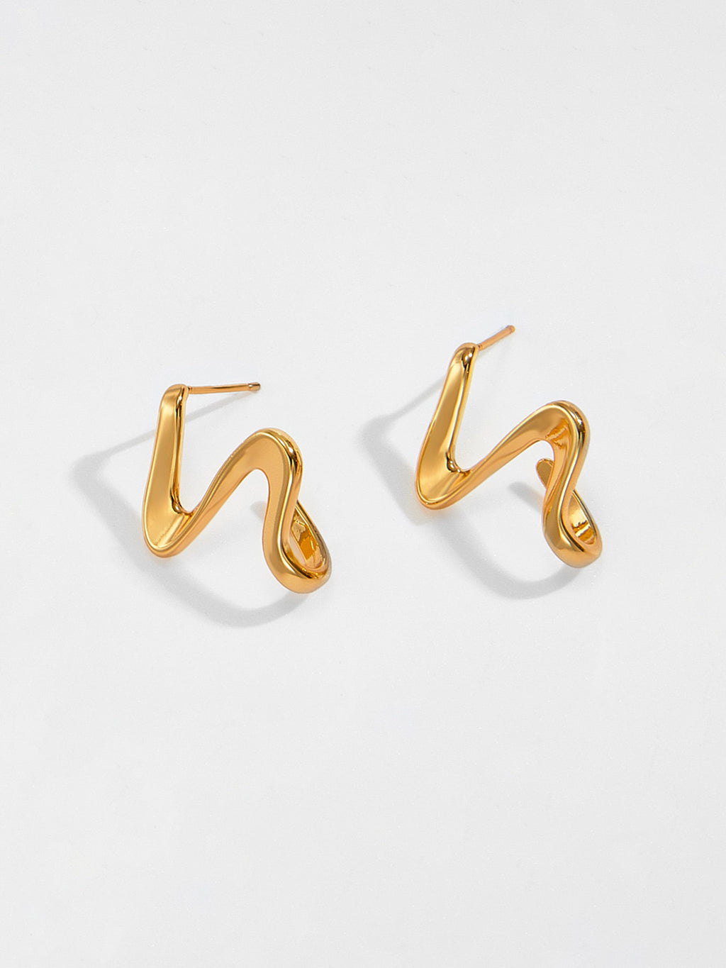 Chunky Wavy Stud Ohrringe