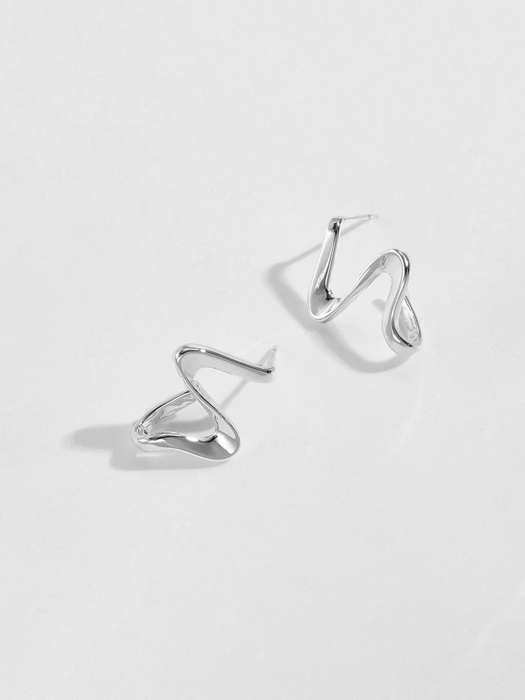 Chunky Wavy Stud Ohrringe