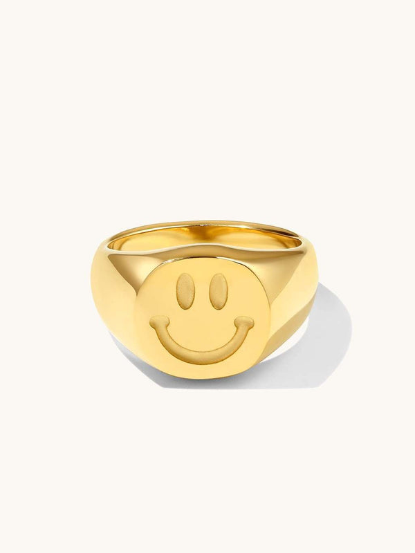 Goldener Smile Happy Ring von Vonaura mit eingraviertem Smiley-Gesicht – langlebiges, hochwertiges Signet-Schmuckstück