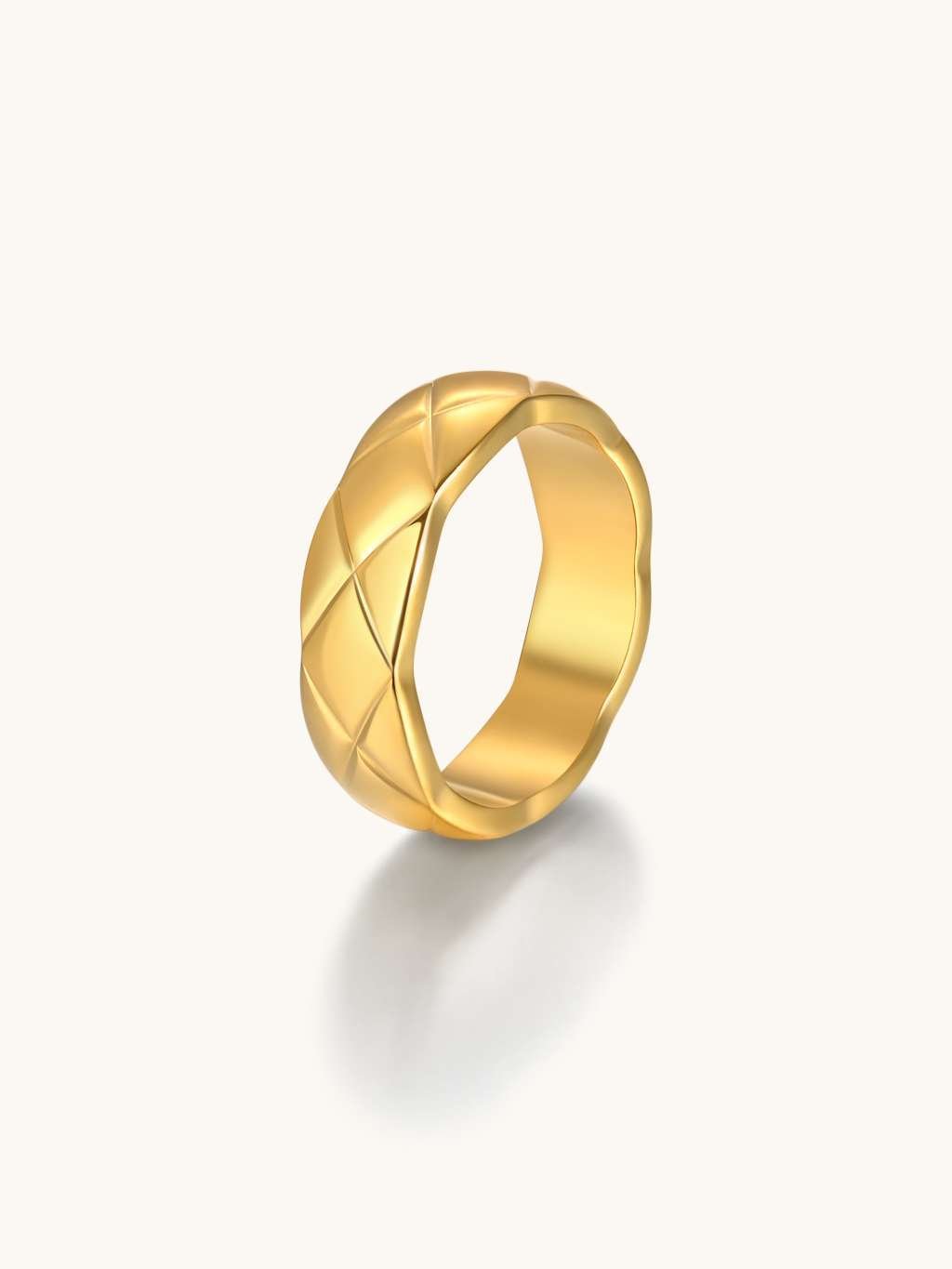 Elegant Crisscross Gold Ring