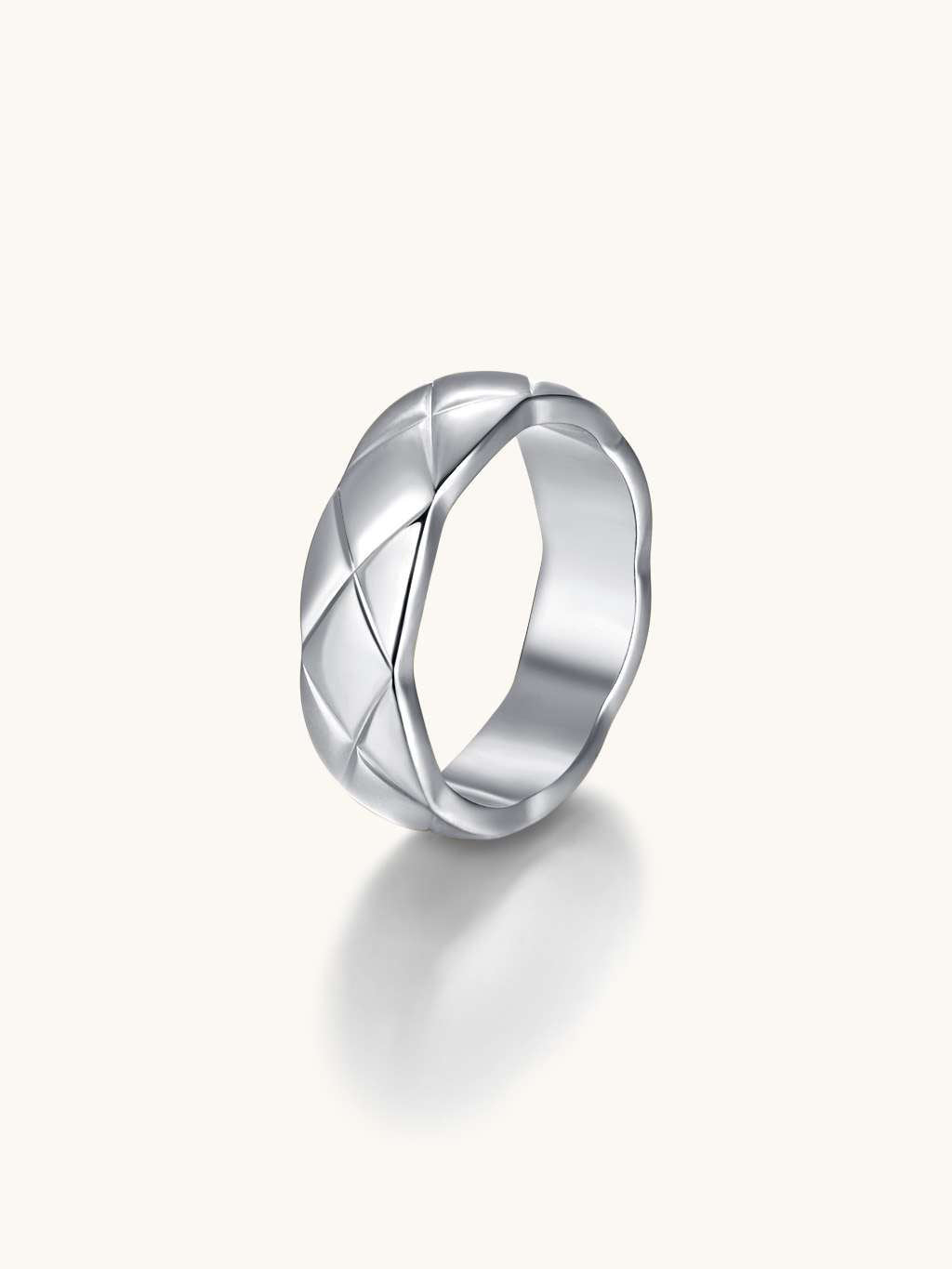 Elegant Crisscross Gold Ring